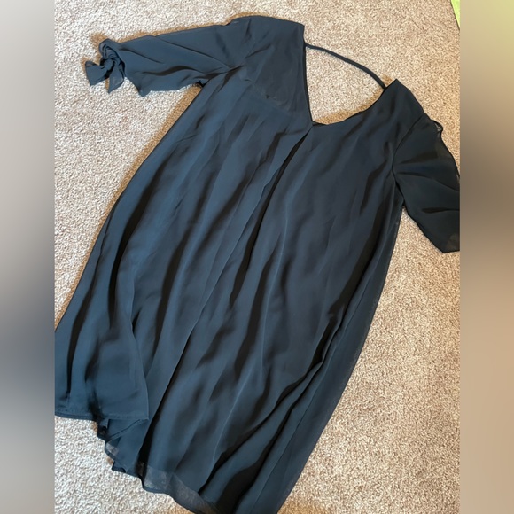 Soprano Back V cut out top, size medium - Picture 3 of 3